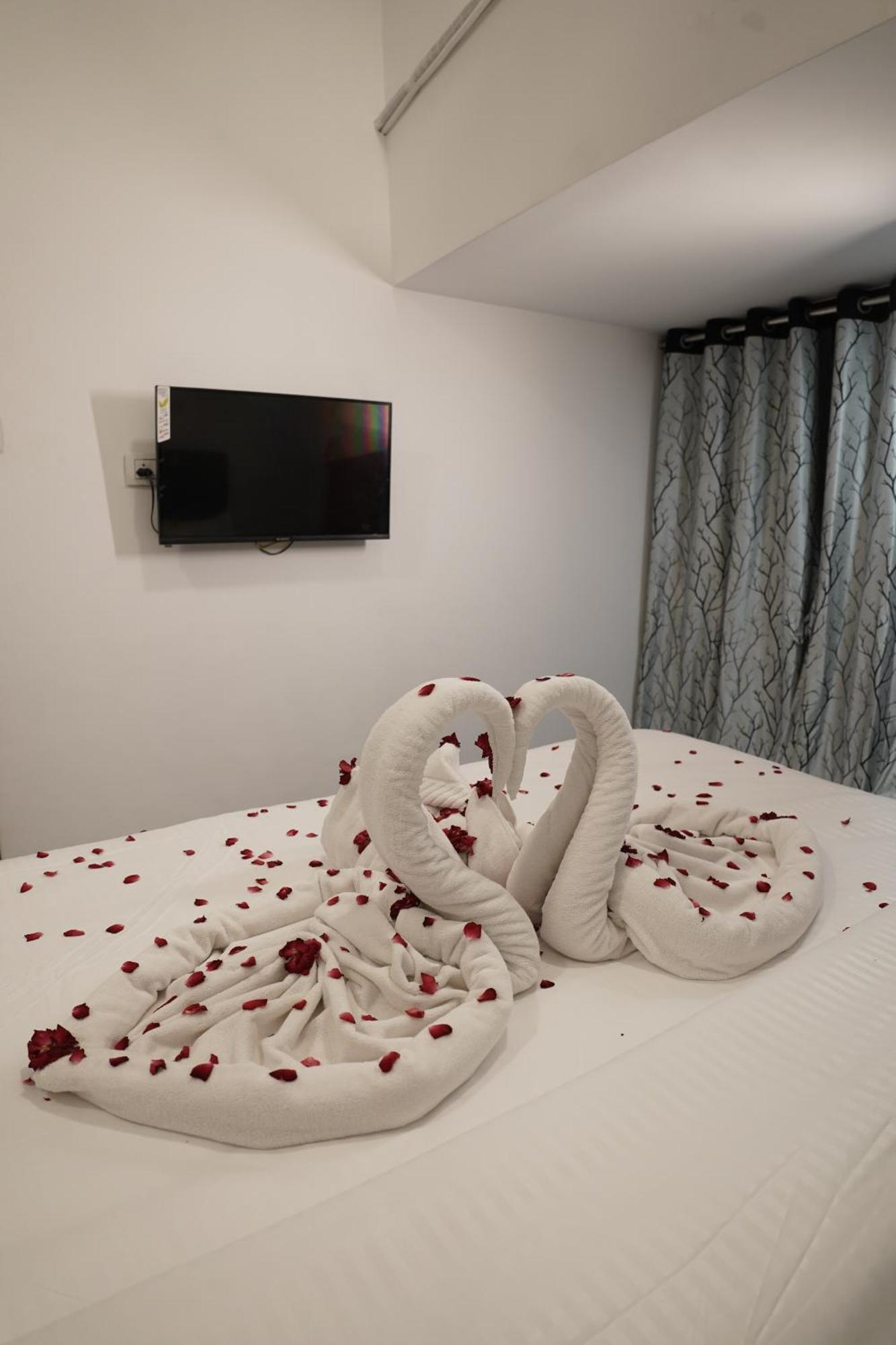 Hotel Royal Accord Surat Zewnętrze zdjęcie