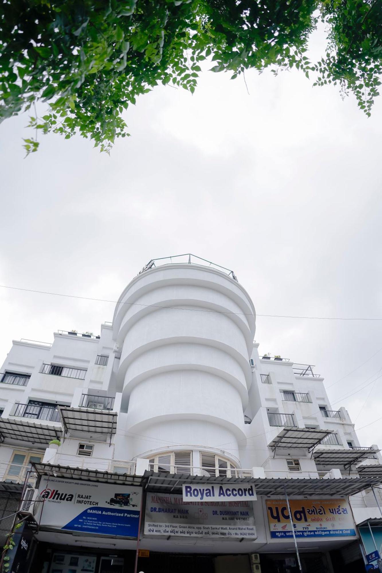 Hotel Royal Accord Surat Zewnętrze zdjęcie