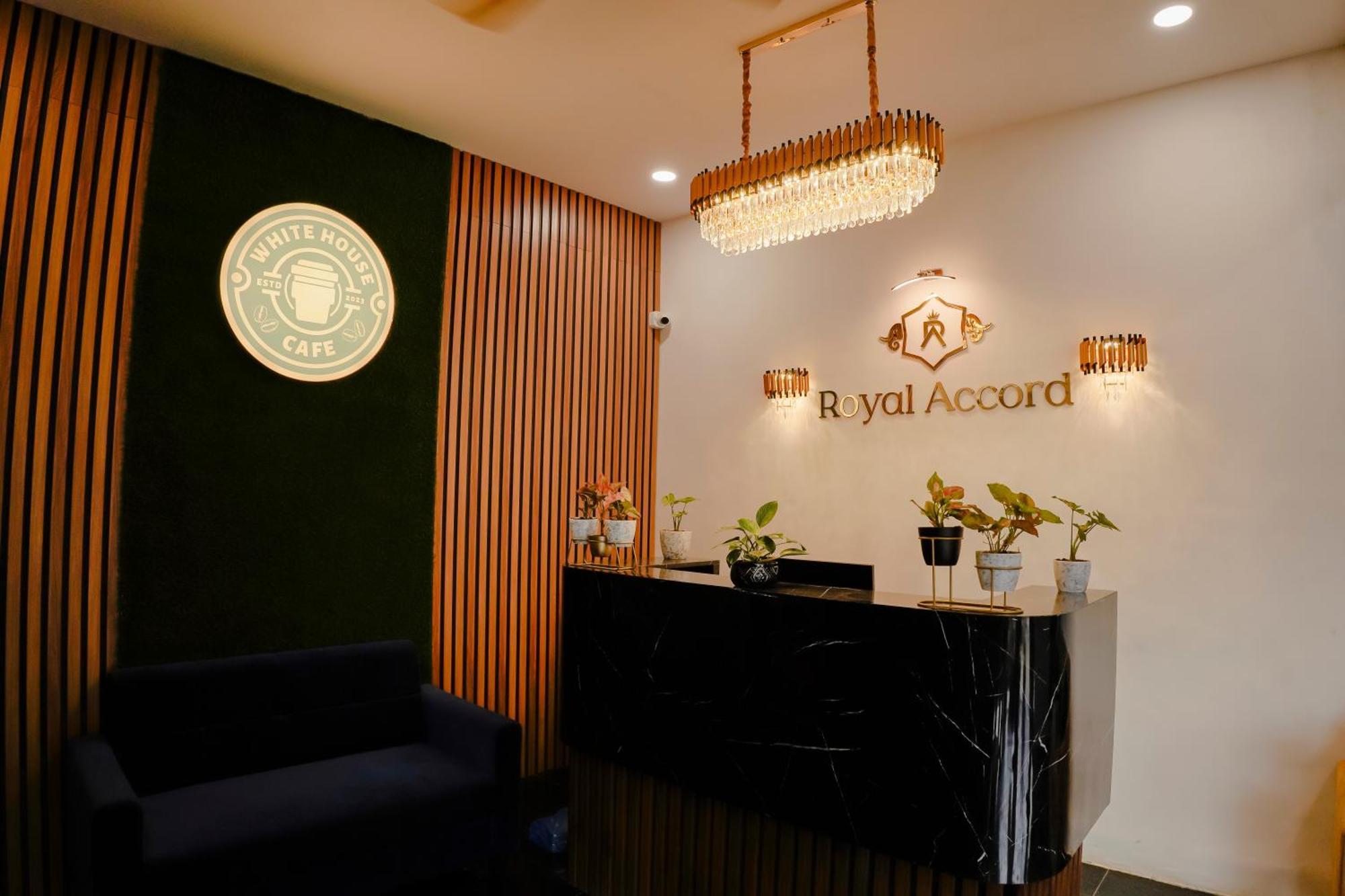 Hotel Royal Accord Surat Zewnętrze zdjęcie