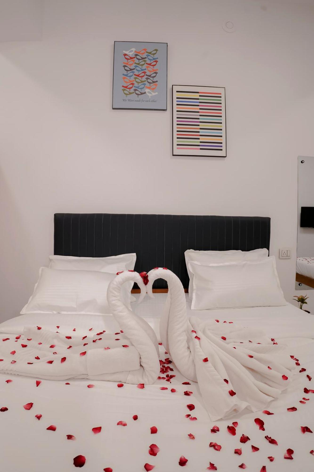 Hotel Royal Accord Surat Zewnętrze zdjęcie